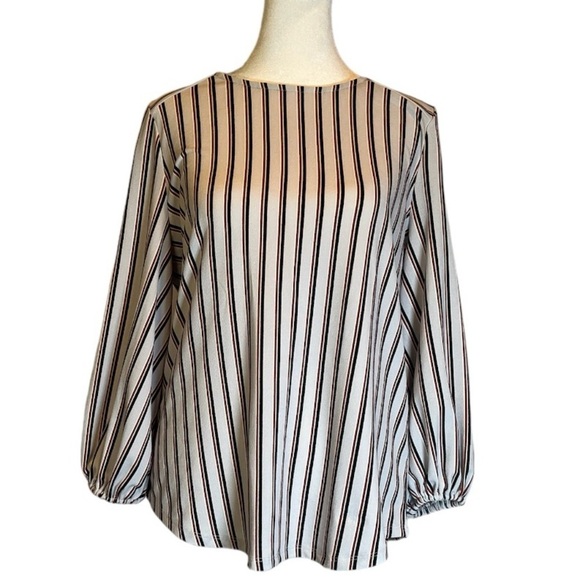 Adrianna Papell 3/4 Sleeve Top in Light Gray with  Red and Blue Stripes Size S - Picture 2 of 6